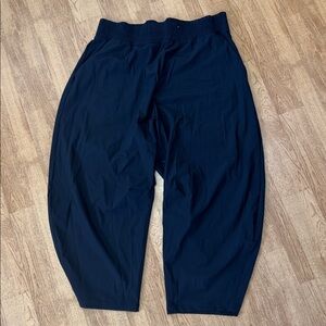 Old Navy High-Waisted SleekTech Barrel Ankle Pants (Black Jack) Size XL